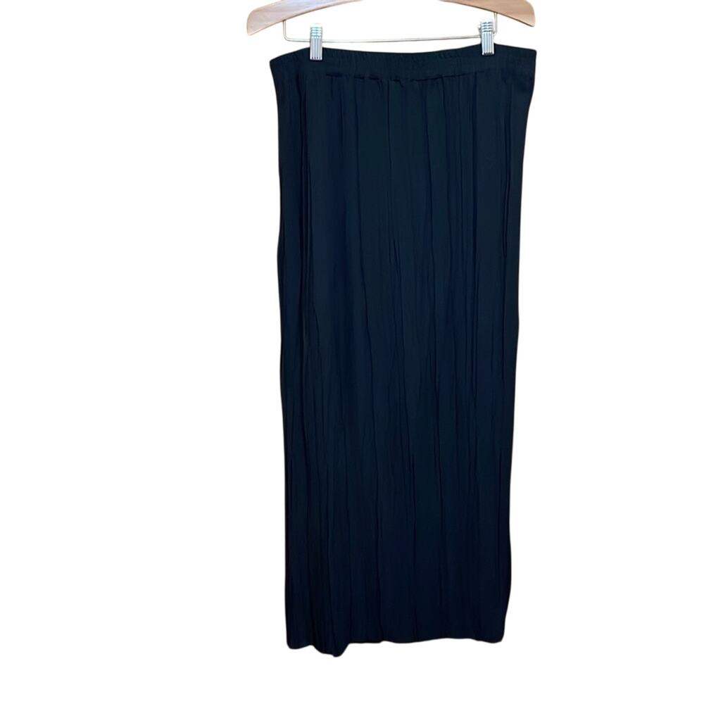 San Moire Black Pleated Skirt. 1X